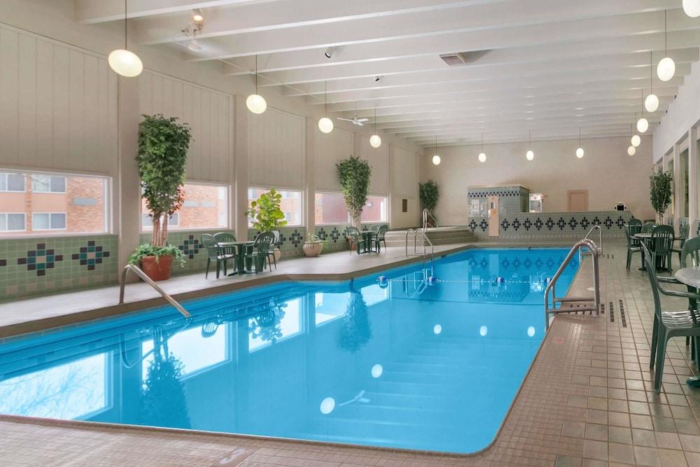 Hotel Ramada By Wyndham Bismarck Exteriér fotografie