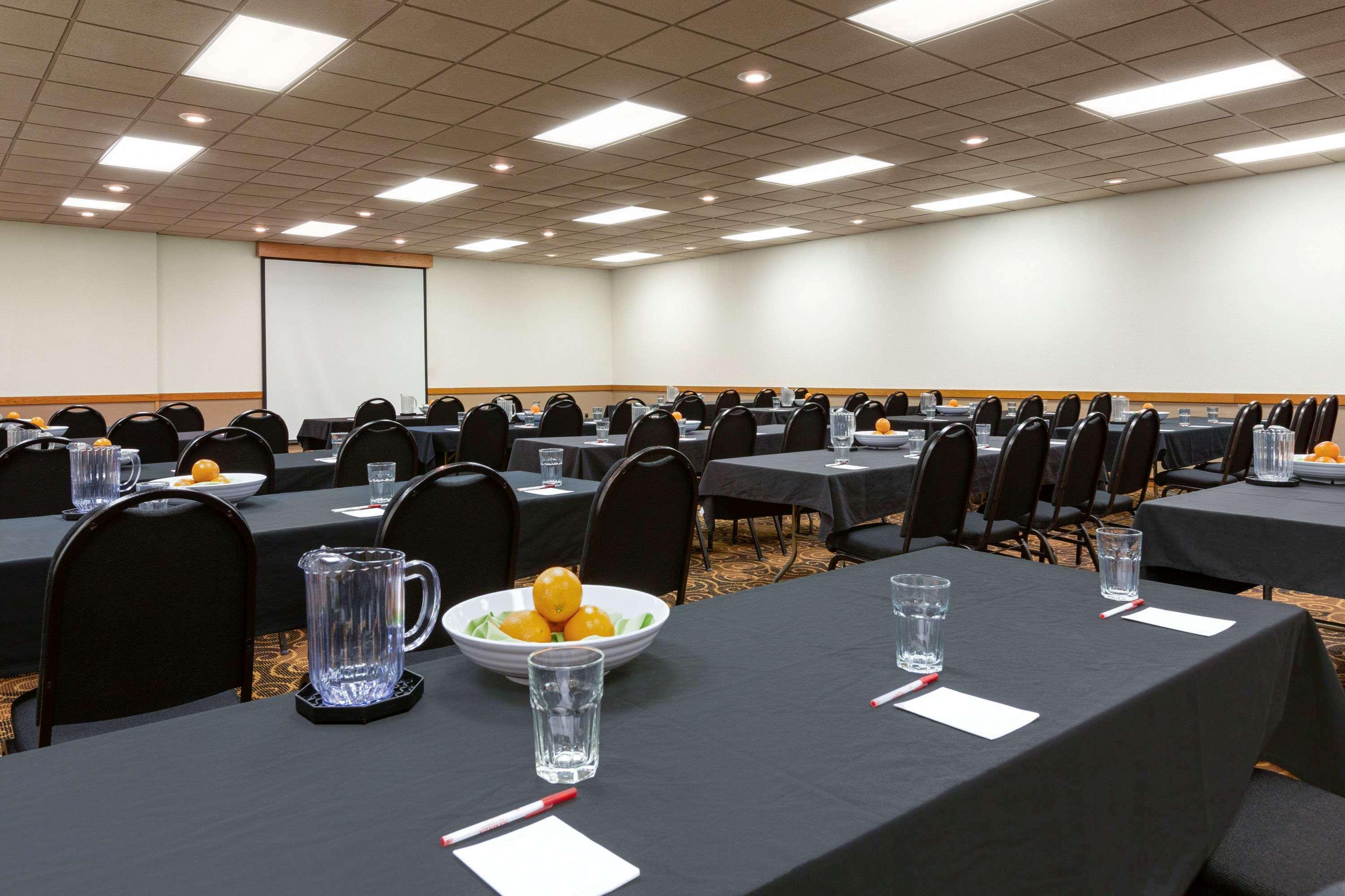 Hotel Ramada By Wyndham Bismarck Exteriér fotografie