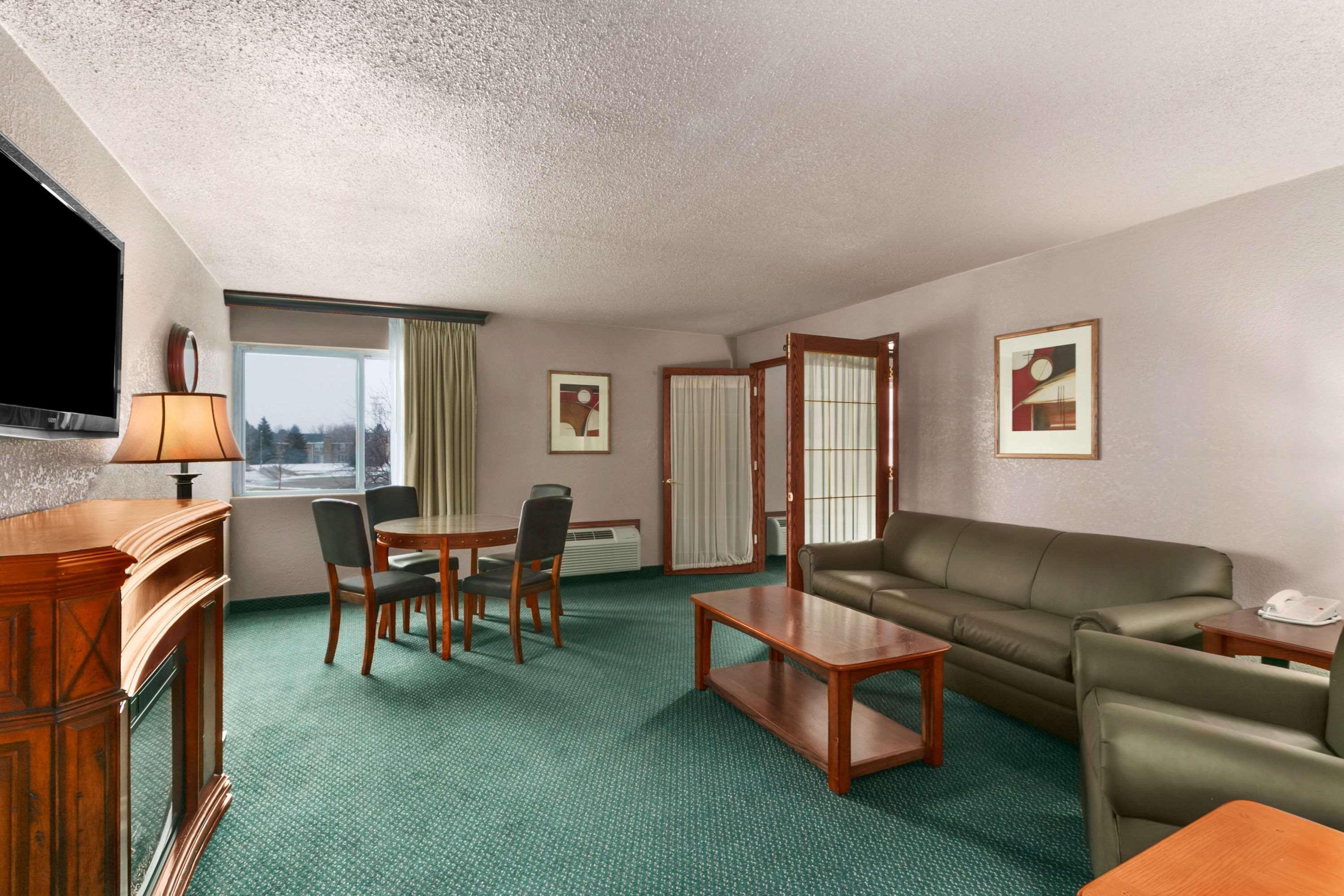 Hotel Ramada By Wyndham Bismarck Exteriér fotografie
