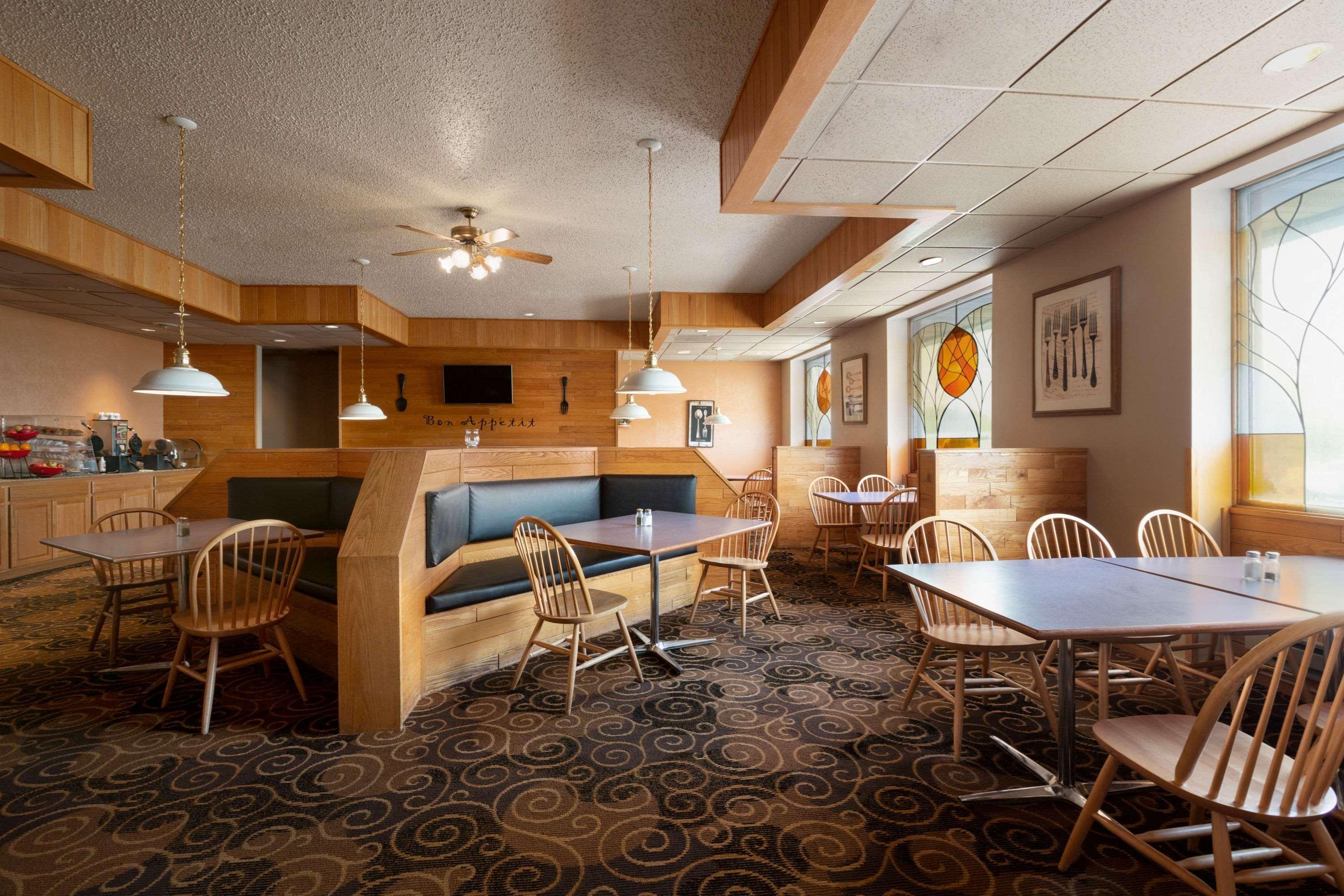 Hotel Ramada By Wyndham Bismarck Exteriér fotografie