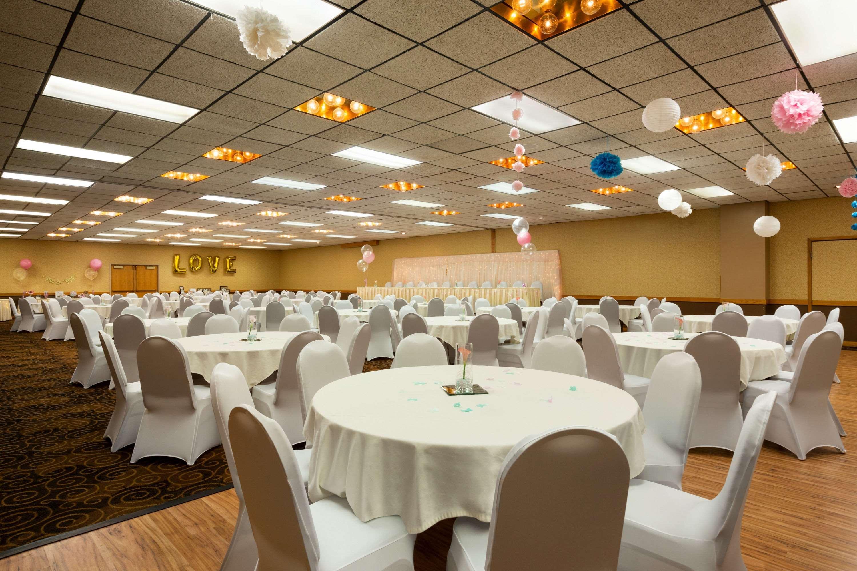 Hotel Ramada By Wyndham Bismarck Exteriér fotografie