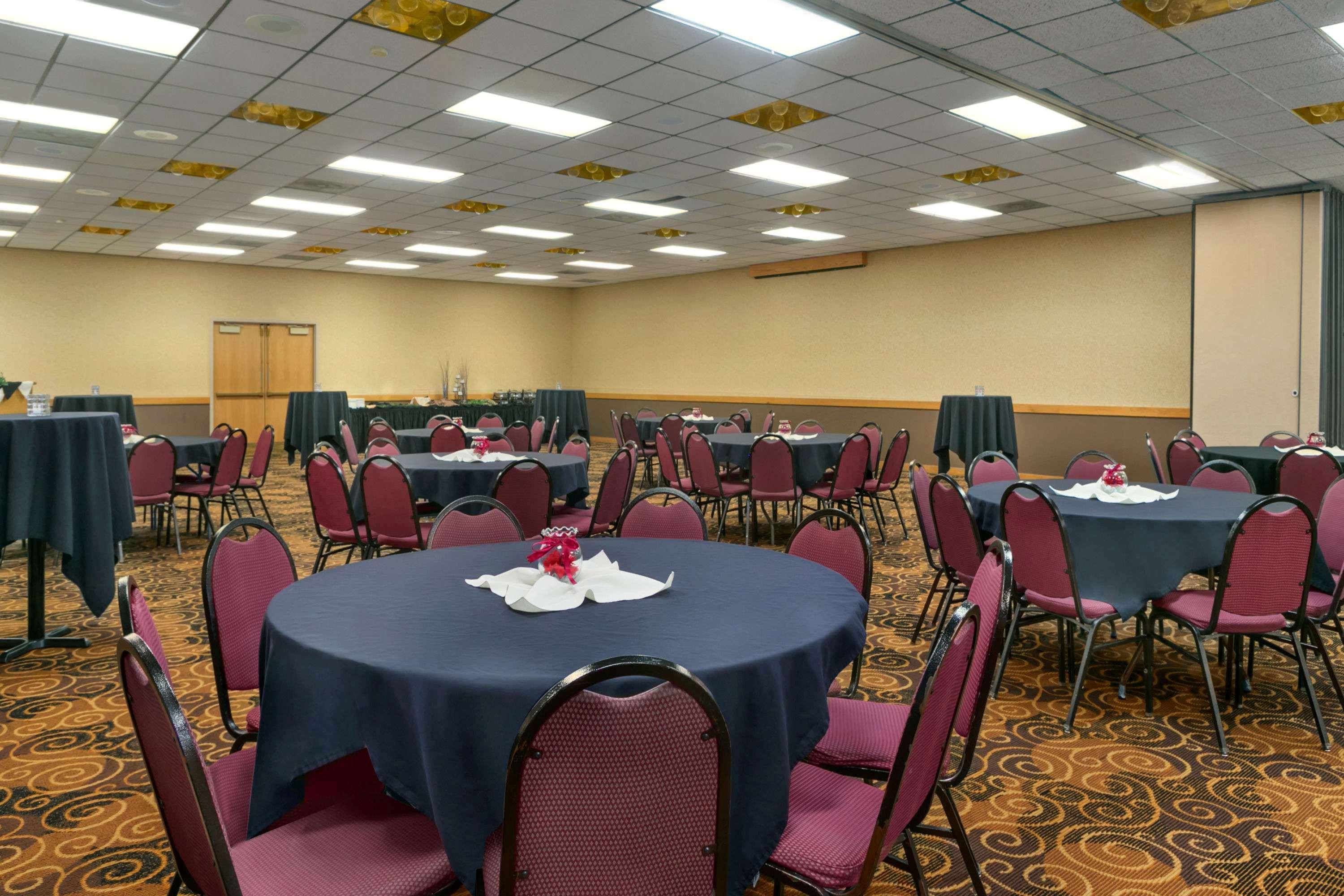 Hotel Ramada By Wyndham Bismarck Exteriér fotografie